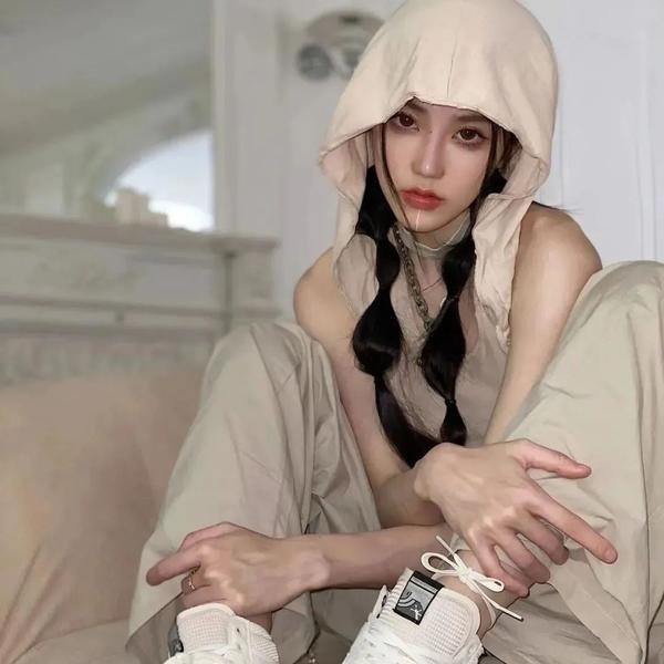 男孩超级白